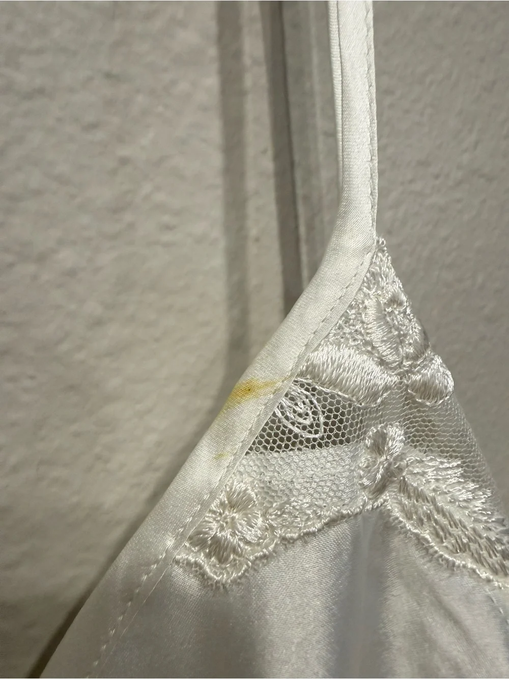 VINTAGE 1999 Victoria's Secret White Lace-Trim Satin Chemise